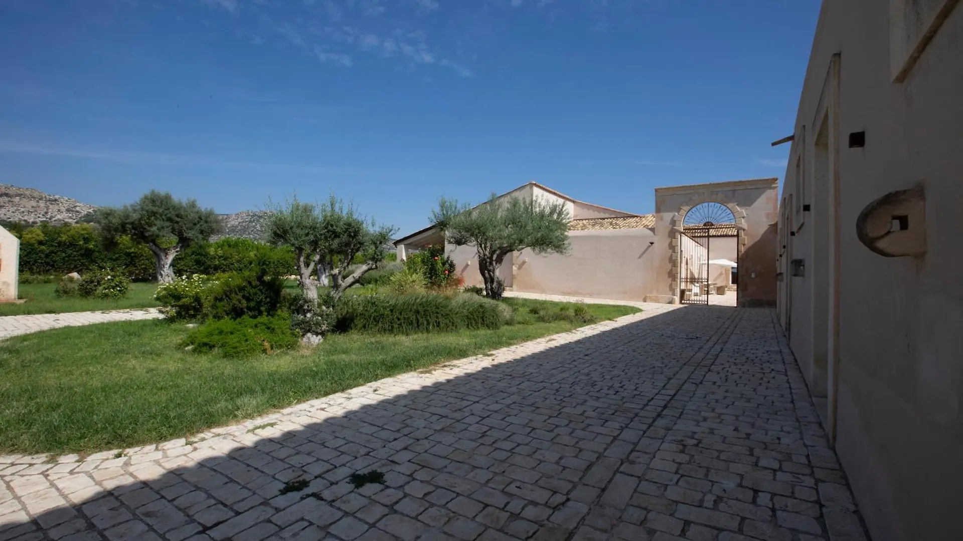 Ballium Luxury Relais Avola Alojamento de Turismo Rural