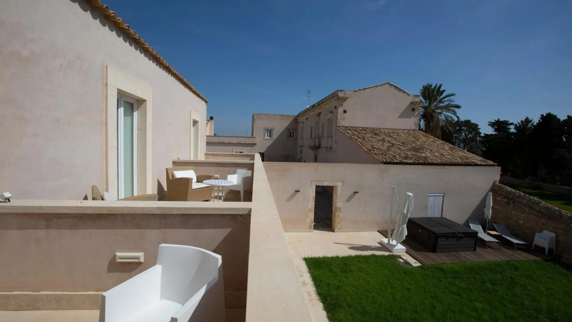 Ballium Luxury Relais Avola 0*,  Itália