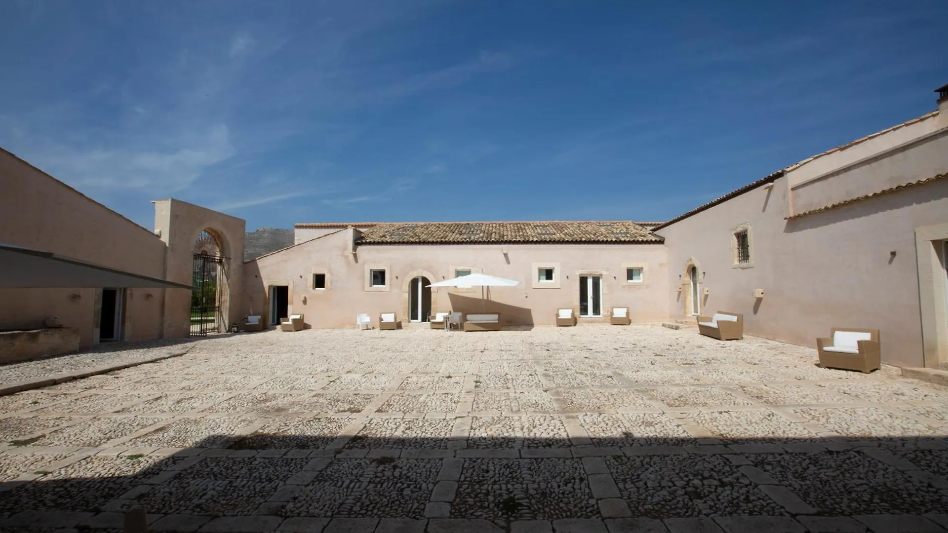 Ballium Luxury Relais Avola 0*,