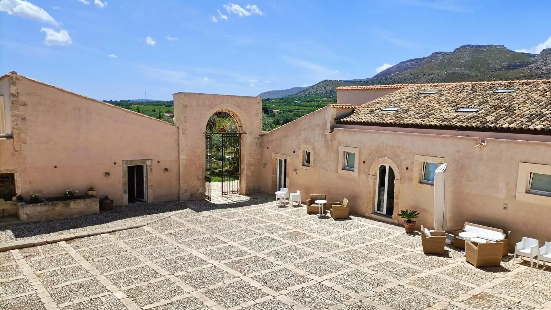 Ballium Luxury Relais Avola