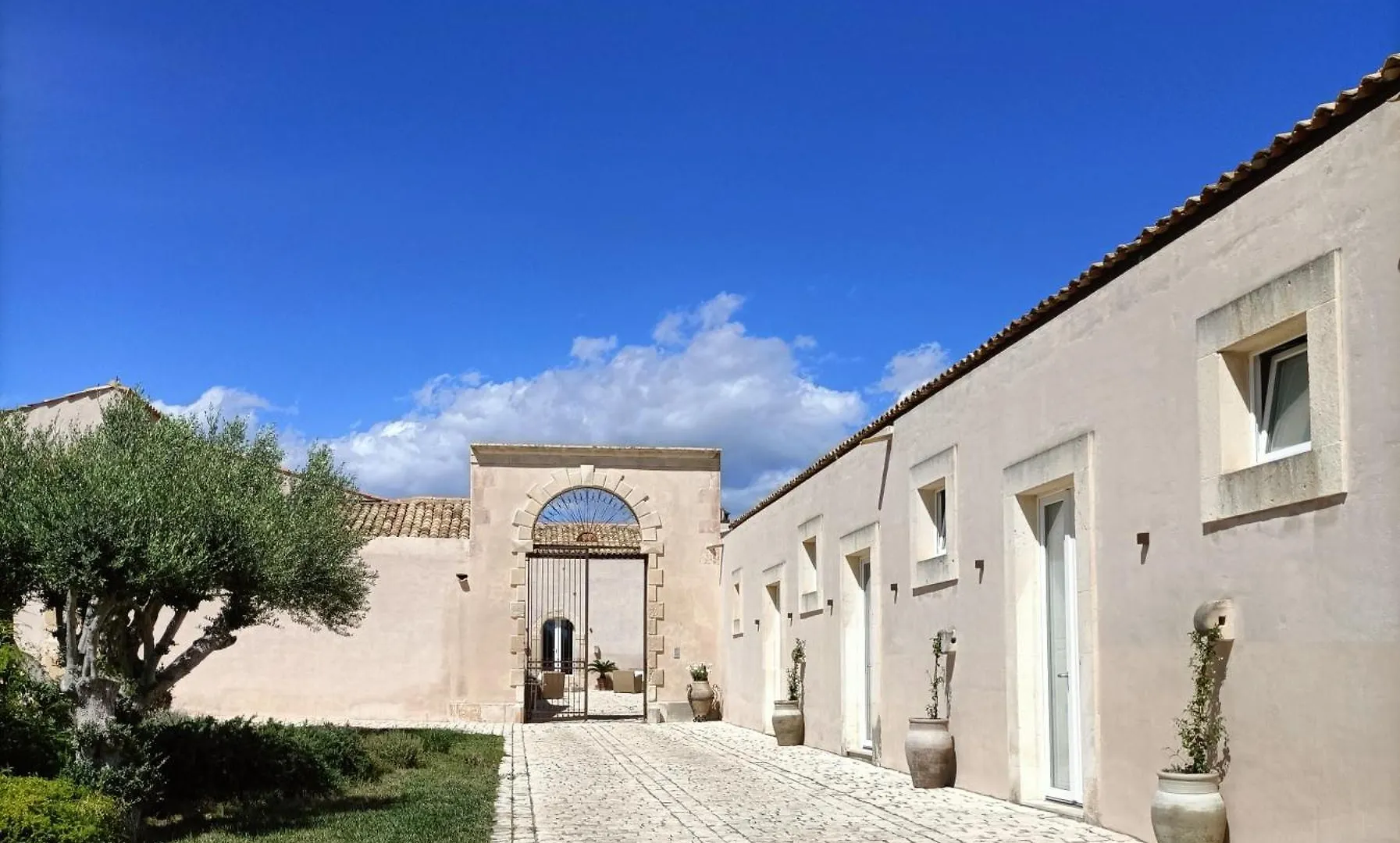 Ballium Luxury Relais Avola 0*,
