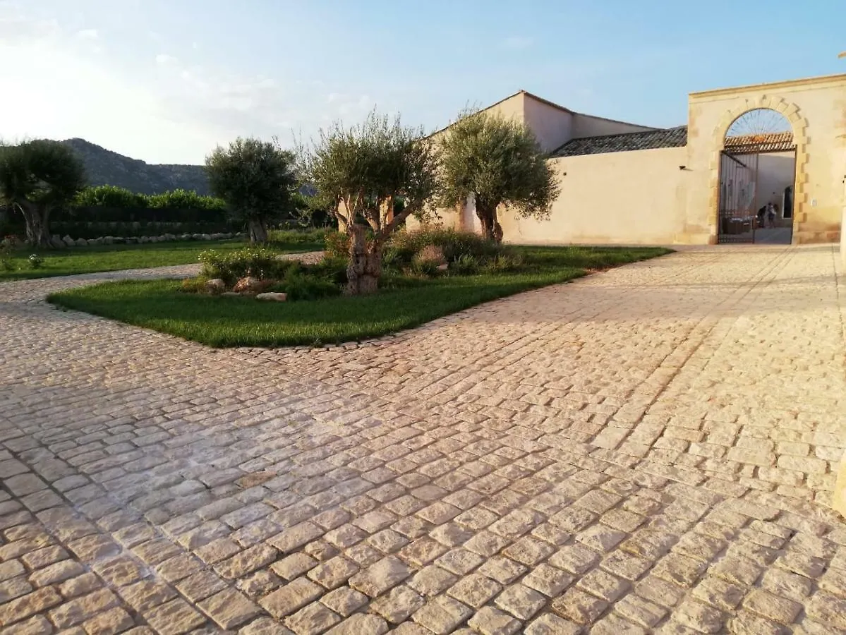 Farm stay Ballium Luxury Relais Avola